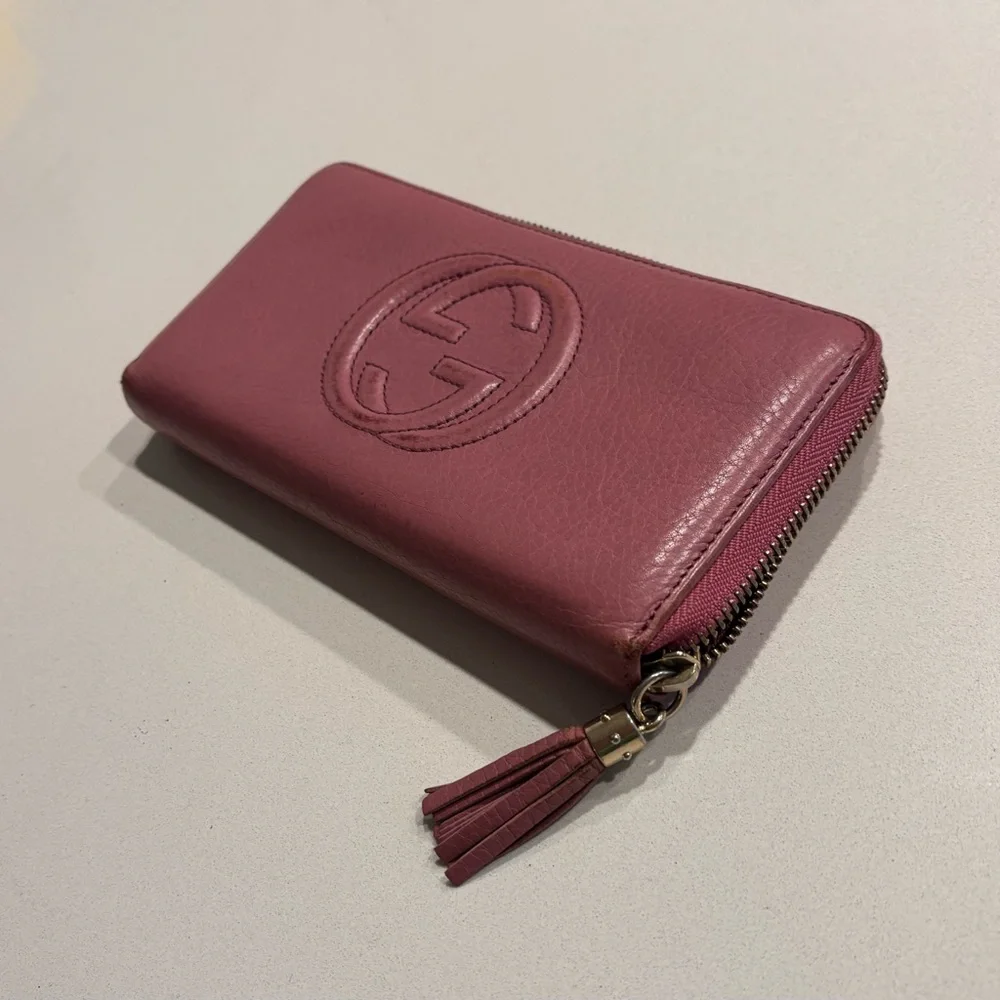 Gucci GG Soho Mauve Leather Zip Wallet with Tassel - Picture 15 of 16